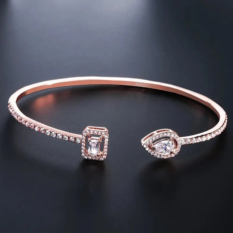 Bracelet Éclat Royal™ – Élégance Dorée & Éclats de Lumière
