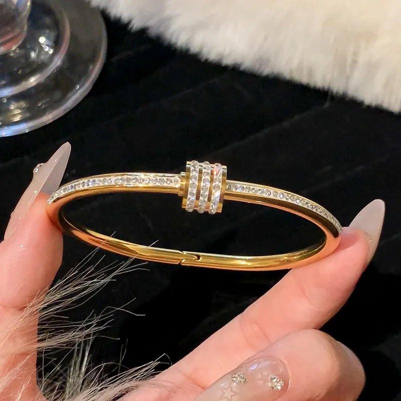 Bracelets de Luxe Dorés – Élégance, Brillance et Style