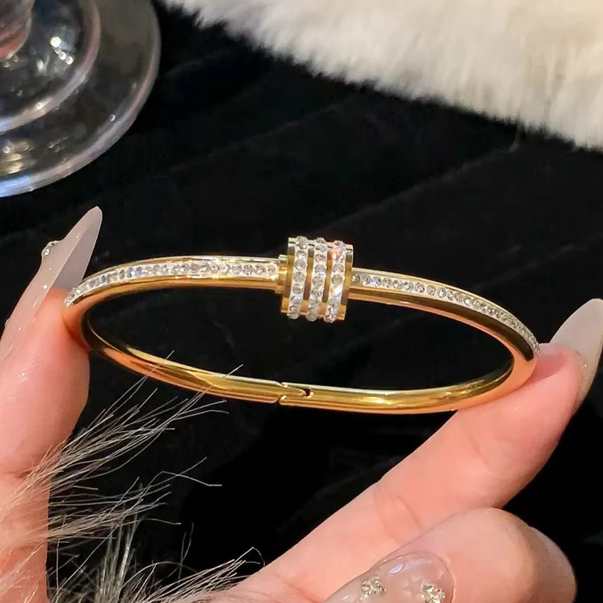 Bracelets de Luxe Dorés – Élégance, Brillance et Style