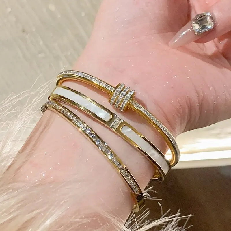 Bracelets de Luxe Dorés – Élégance, Brillance et Style