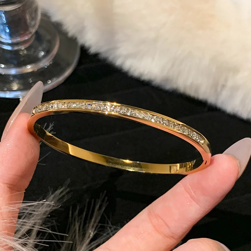Bracelets de Luxe Dorés – Élégance, Brillance et Style