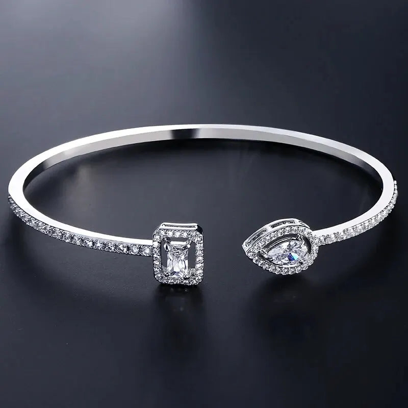 Bracelet Éclat Royal™ – Élégance Dorée & Éclats de Lumière