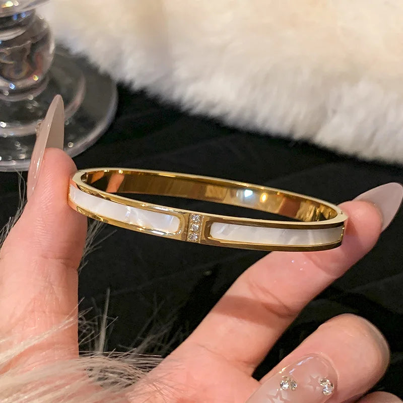 Bracelets de Luxe Dorés – Élégance, Brillance et Style