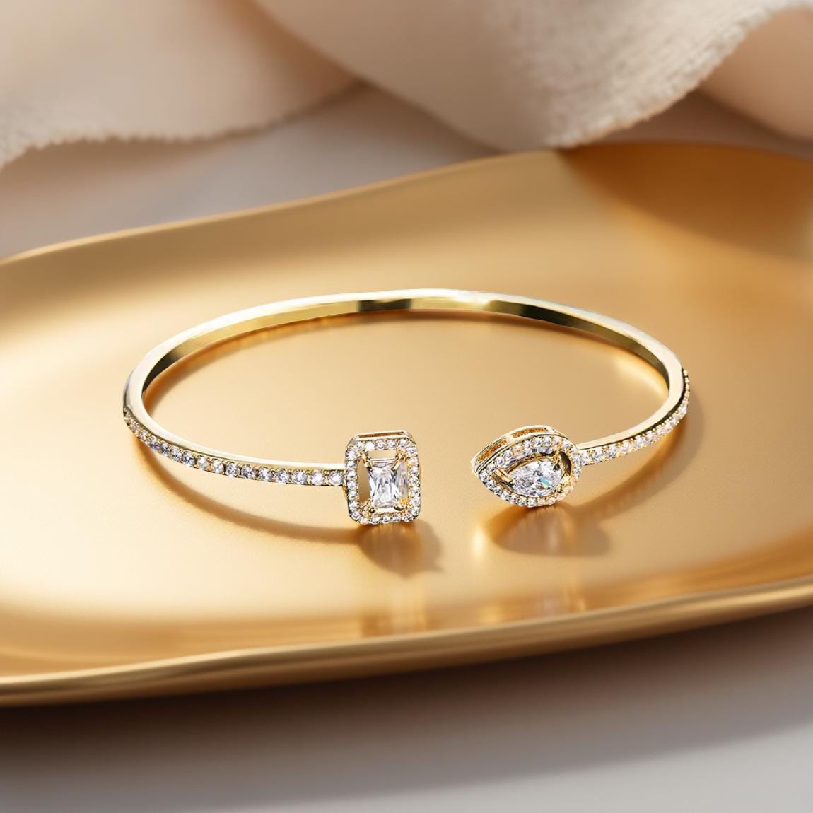 Bracelet Éclat Royal™ – Élégance Dorée & Éclats de Lumière